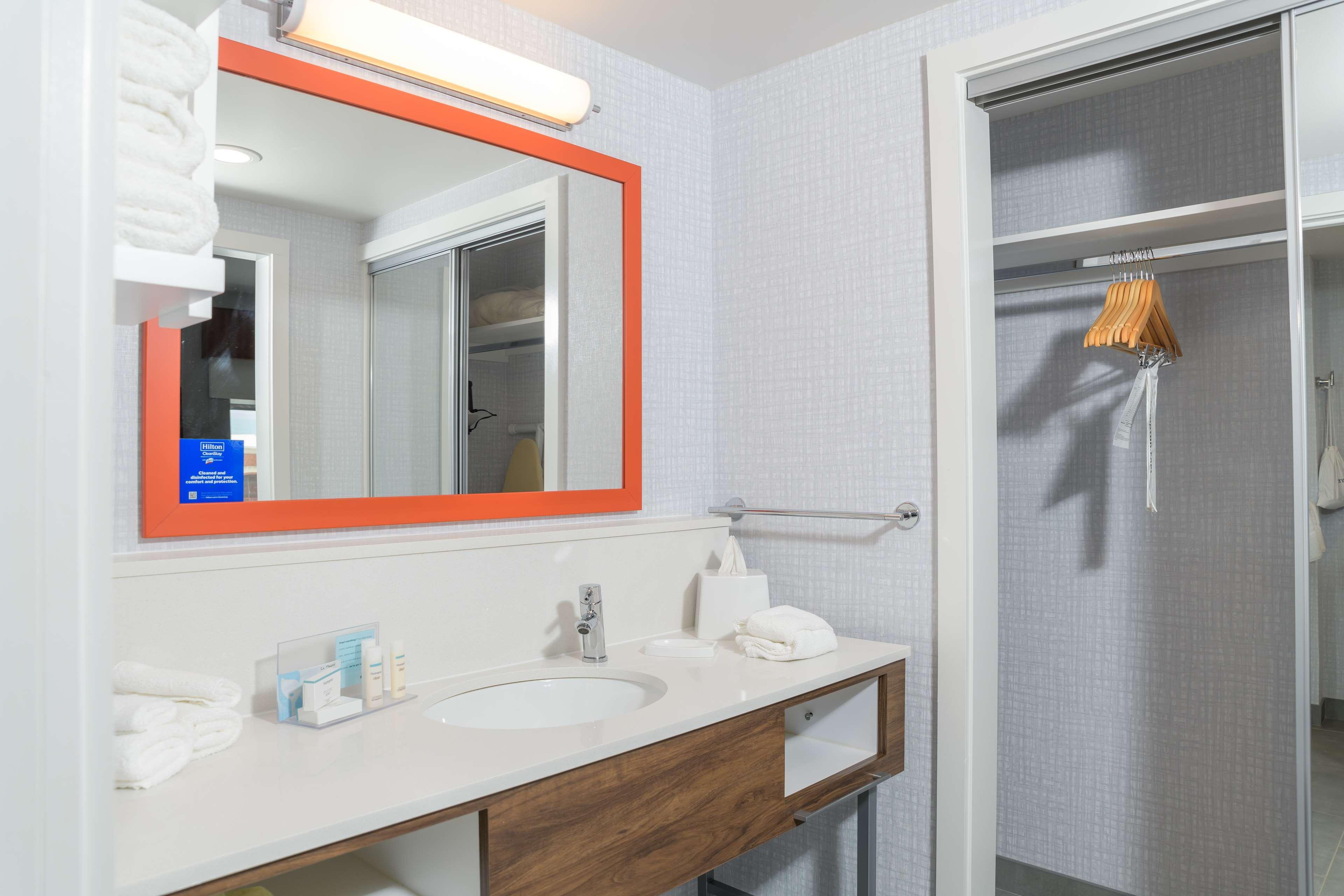 Hampton Inn & Suites Erie Bayfront Ngoại thất bức ảnh