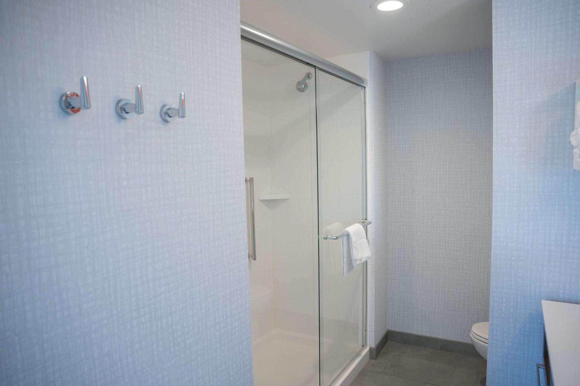 Hampton Inn & Suites Erie Bayfront Ngoại thất bức ảnh