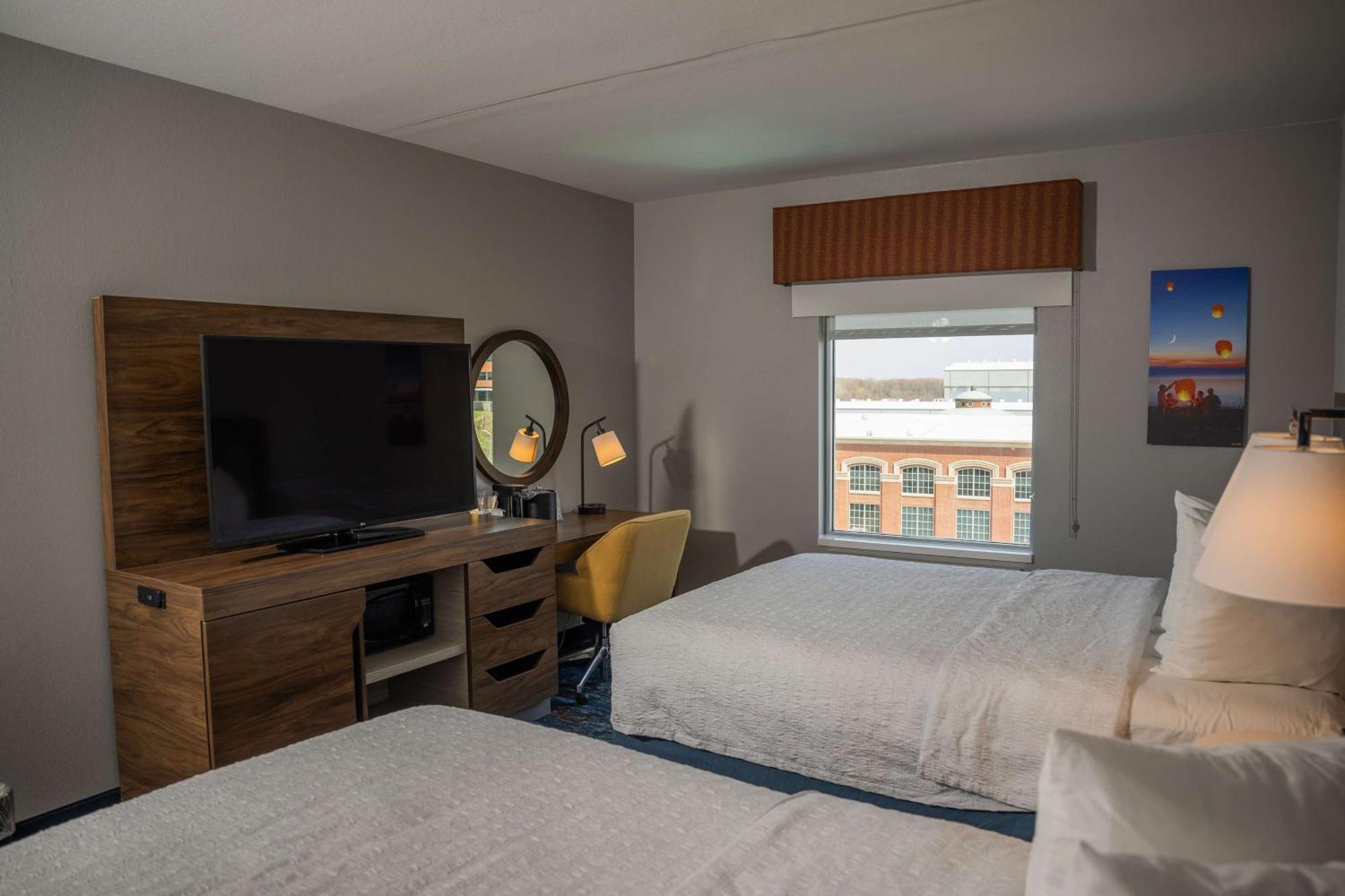 Hampton Inn & Suites Erie Bayfront Ngoại thất bức ảnh