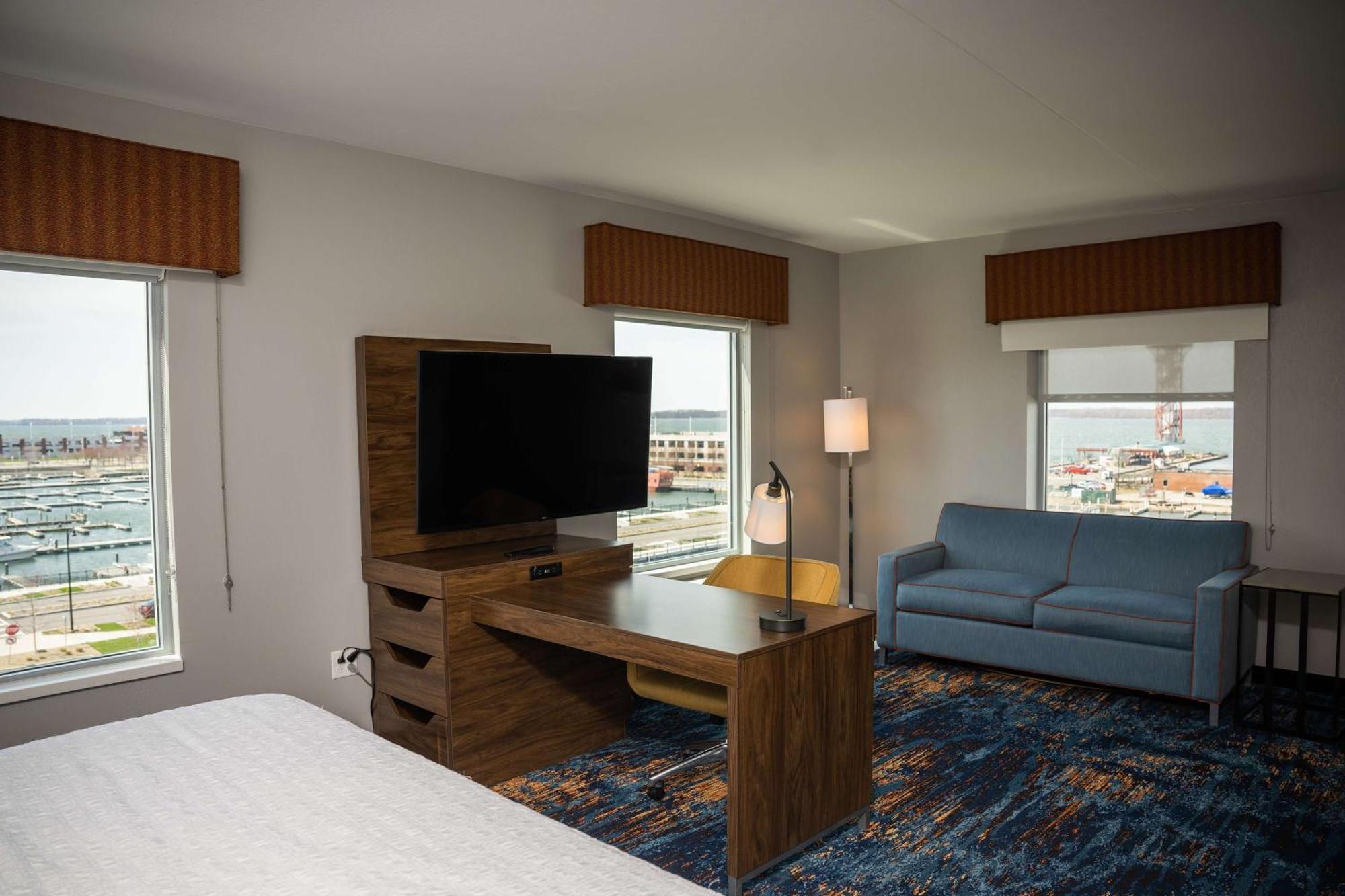 Hampton Inn & Suites Erie Bayfront Ngoại thất bức ảnh