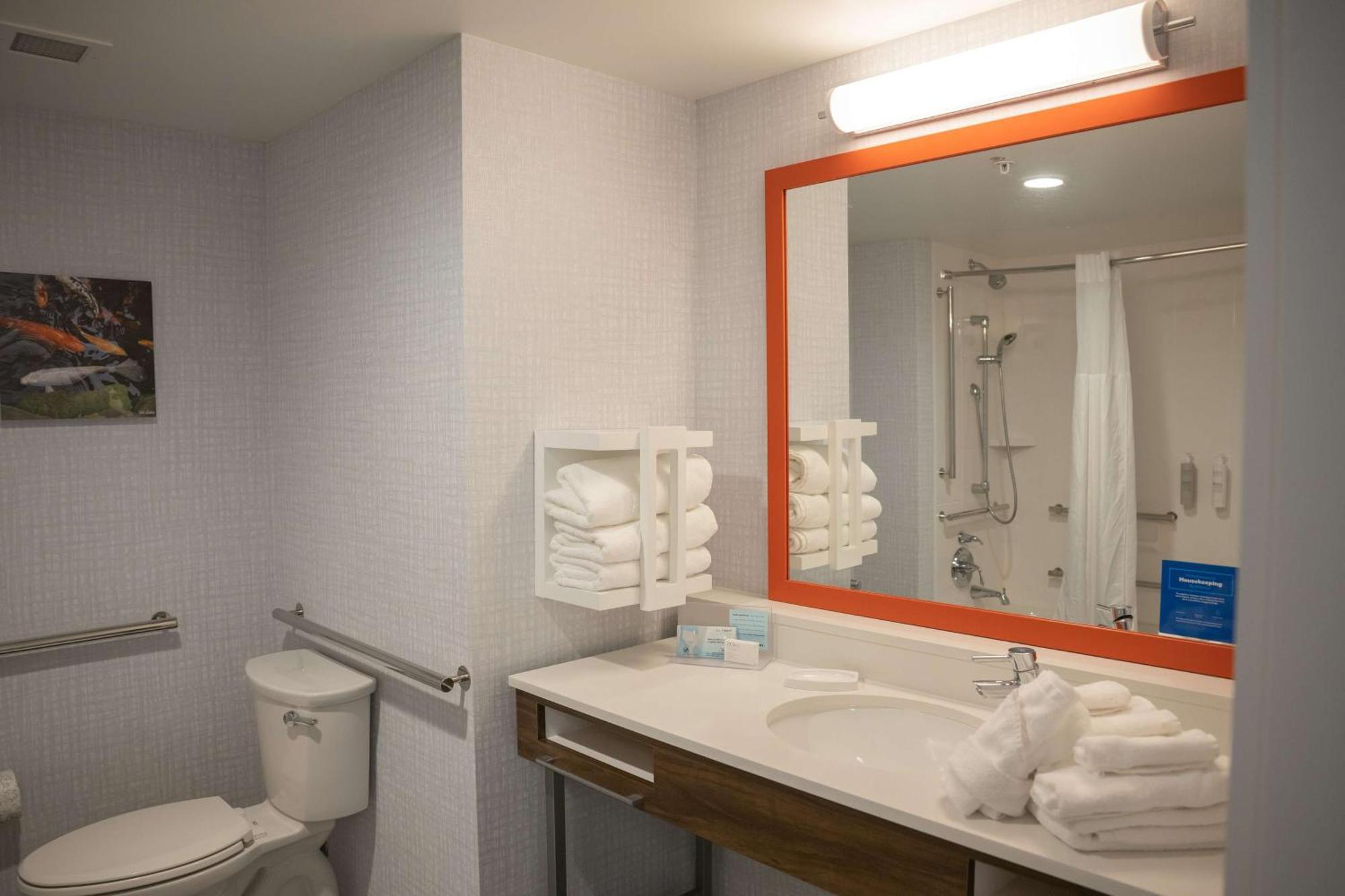 Hampton Inn & Suites Erie Bayfront Ngoại thất bức ảnh
