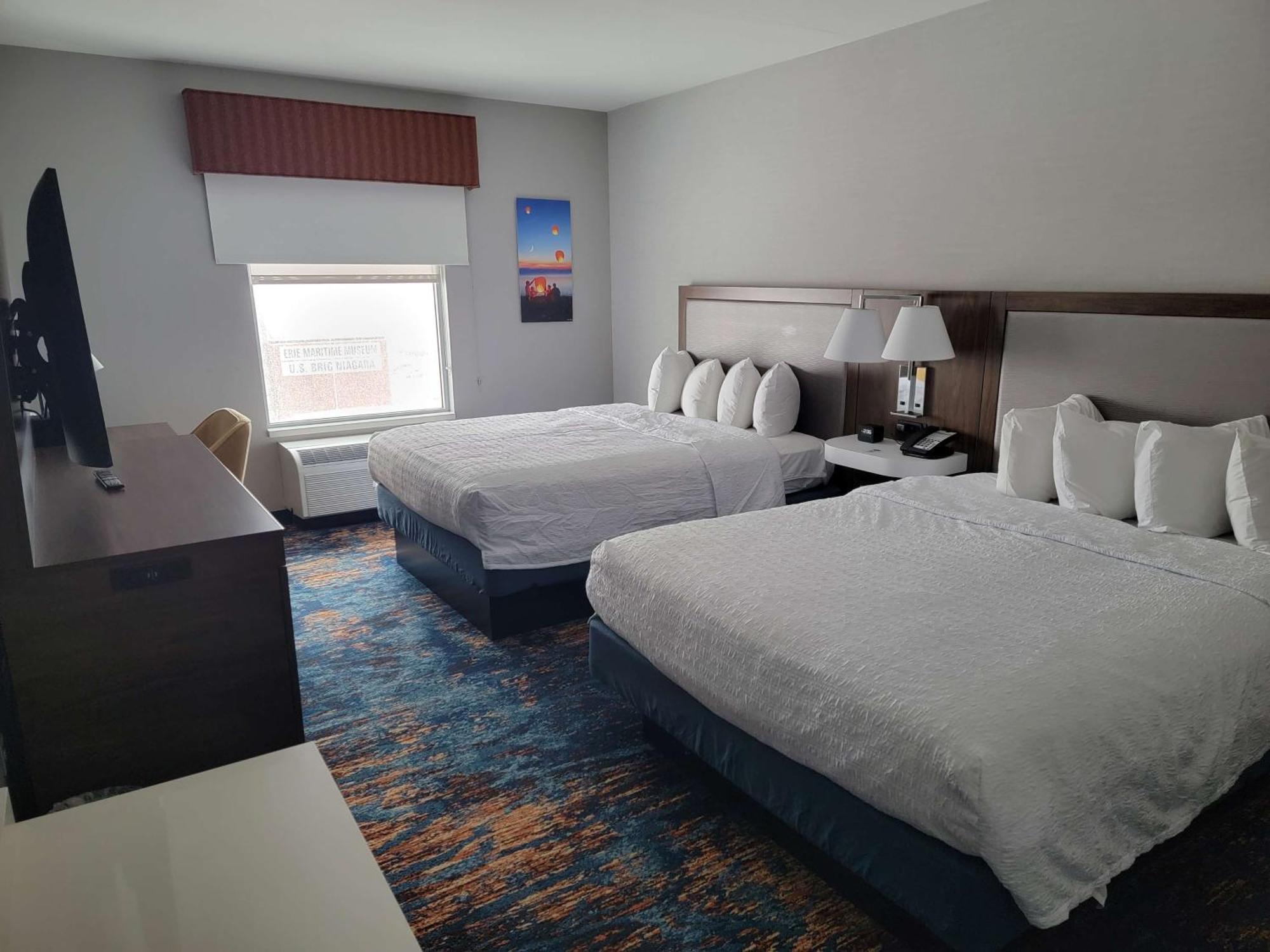 Hampton Inn & Suites Erie Bayfront Ngoại thất bức ảnh