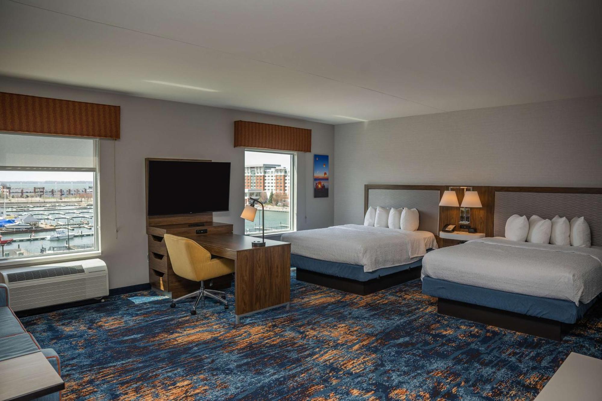 Hampton Inn & Suites Erie Bayfront Ngoại thất bức ảnh
