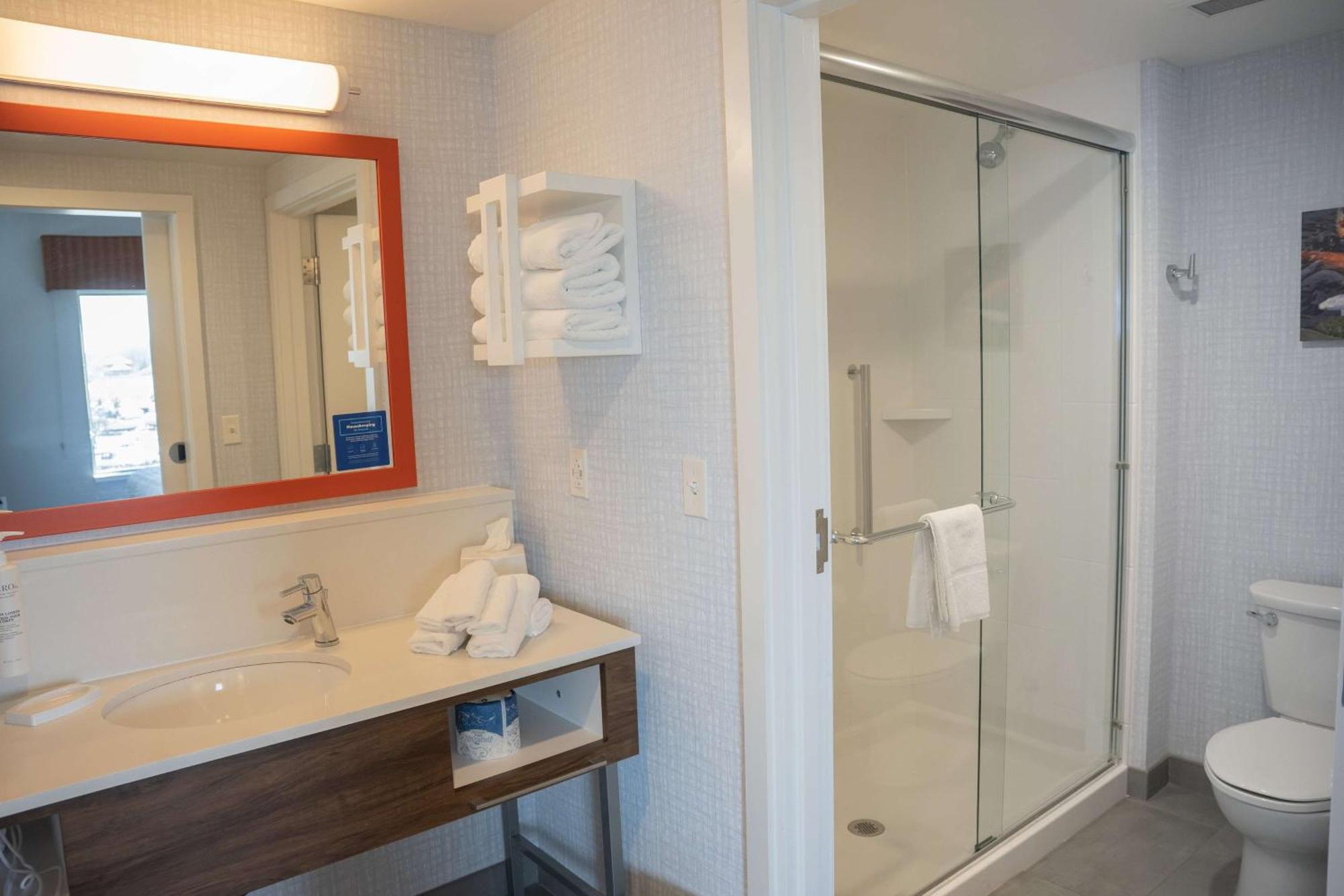 Hampton Inn & Suites Erie Bayfront Ngoại thất bức ảnh
