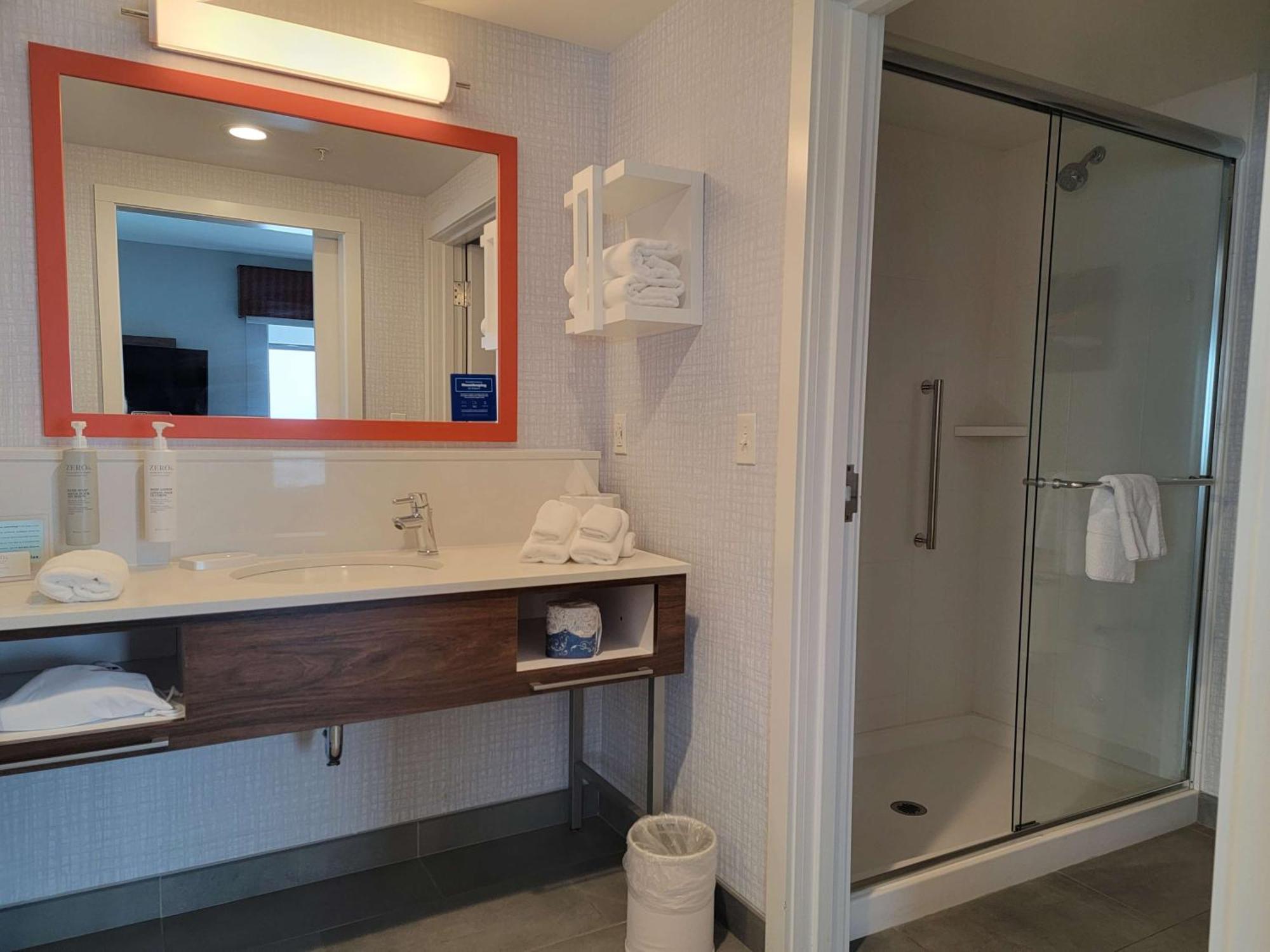 Hampton Inn & Suites Erie Bayfront Ngoại thất bức ảnh