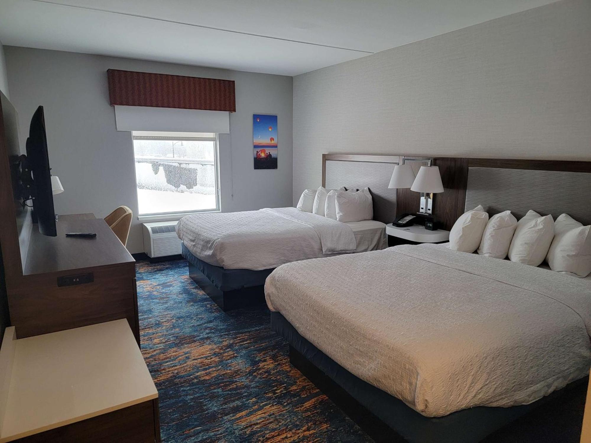 Hampton Inn & Suites Erie Bayfront Ngoại thất bức ảnh