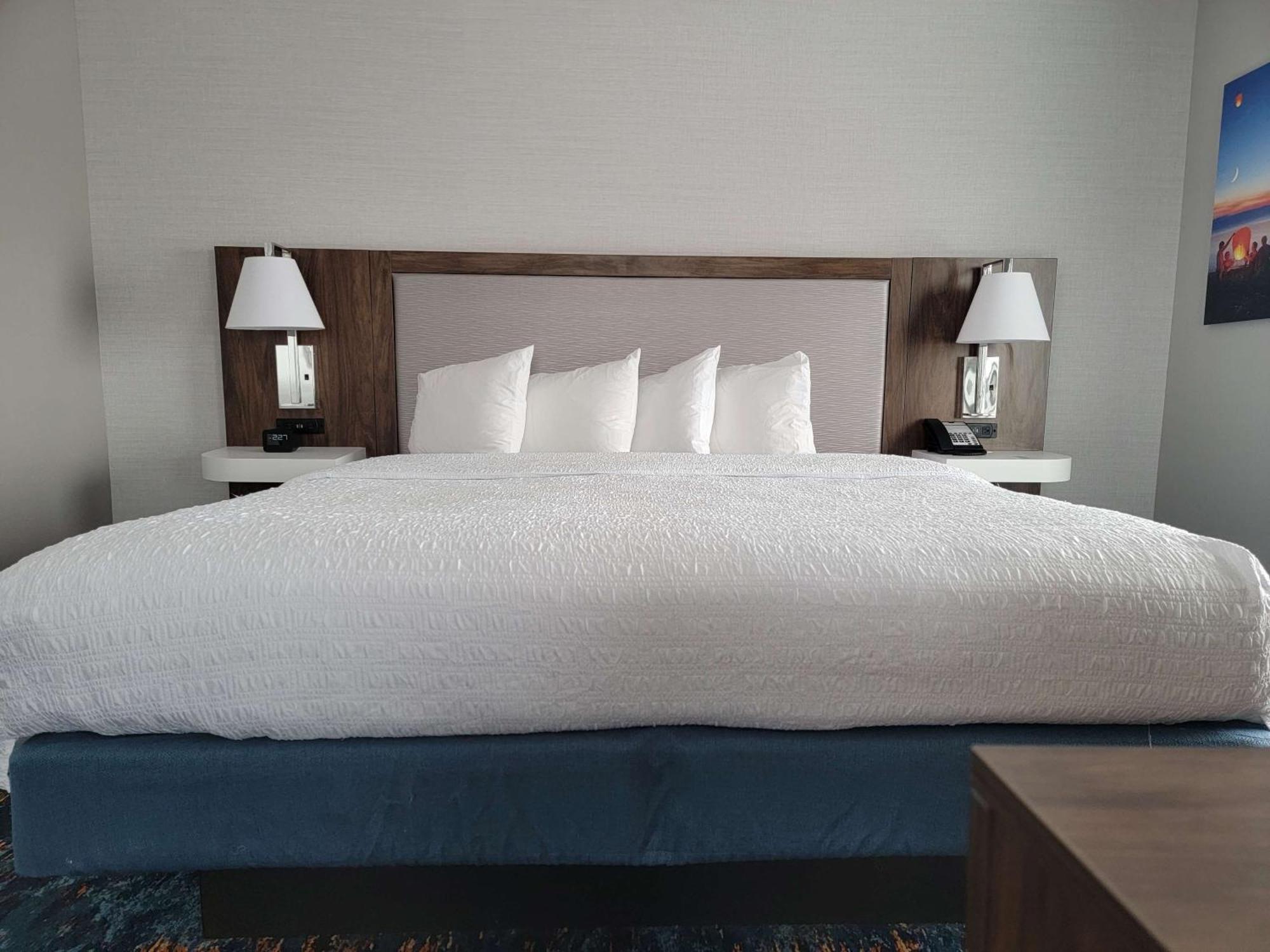 Hampton Inn & Suites Erie Bayfront Ngoại thất bức ảnh