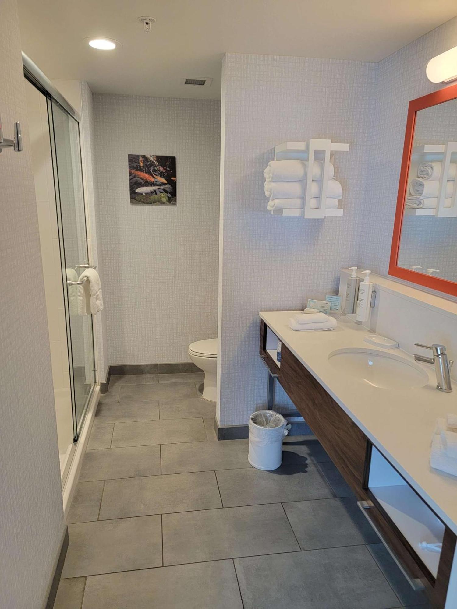Hampton Inn & Suites Erie Bayfront Ngoại thất bức ảnh
