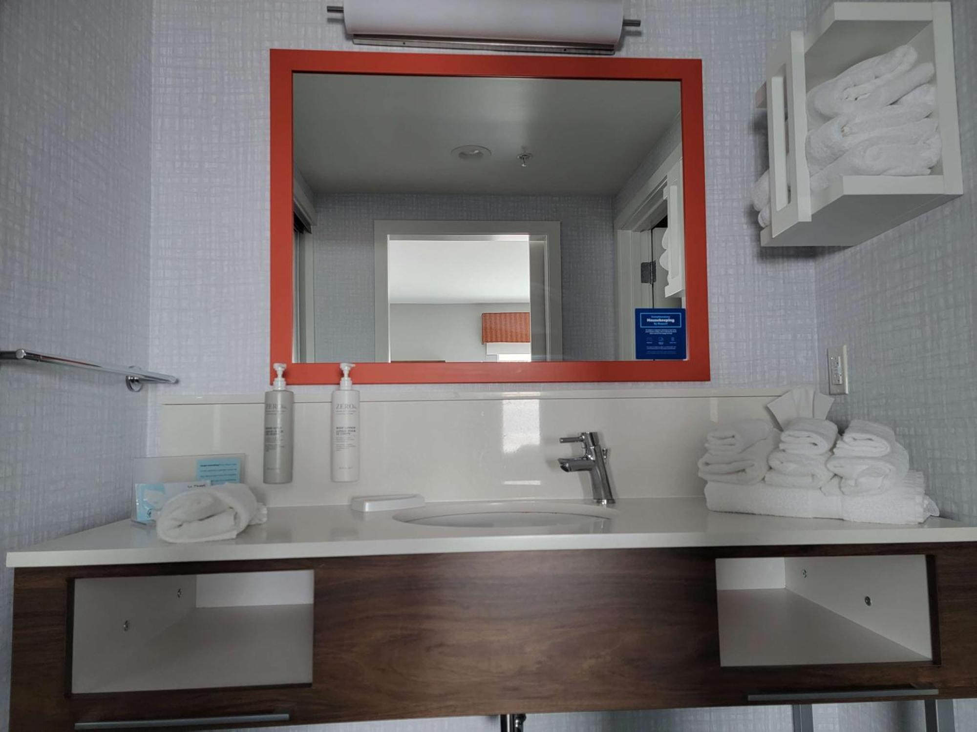 Hampton Inn & Suites Erie Bayfront Ngoại thất bức ảnh