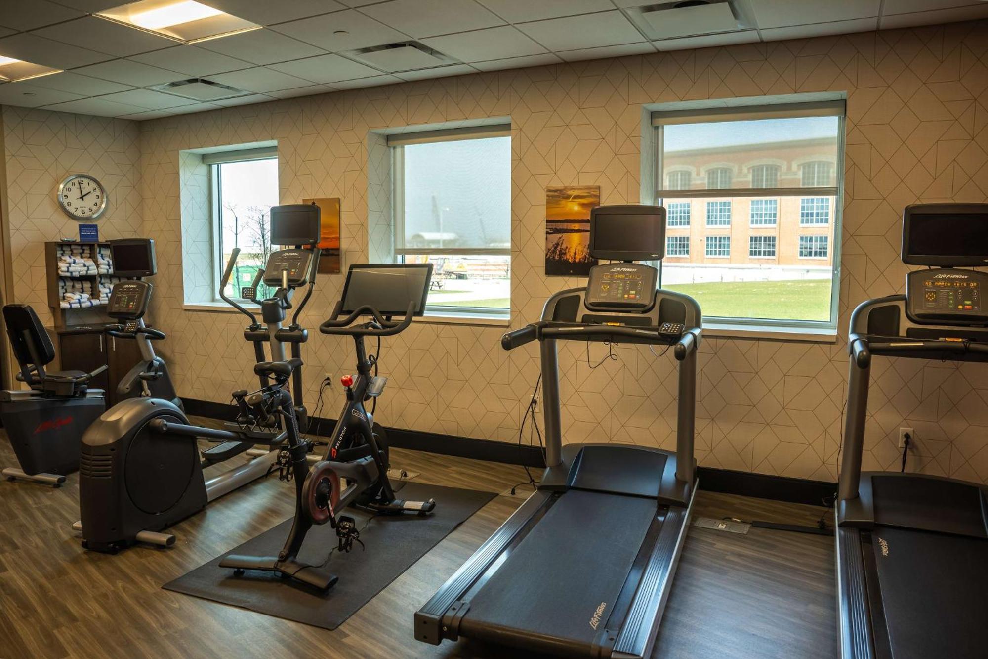 Hampton Inn & Suites Erie Bayfront Ngoại thất bức ảnh