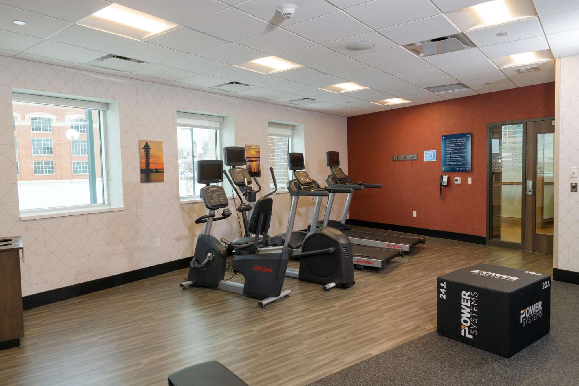 Hampton Inn & Suites Erie Bayfront Ngoại thất bức ảnh
