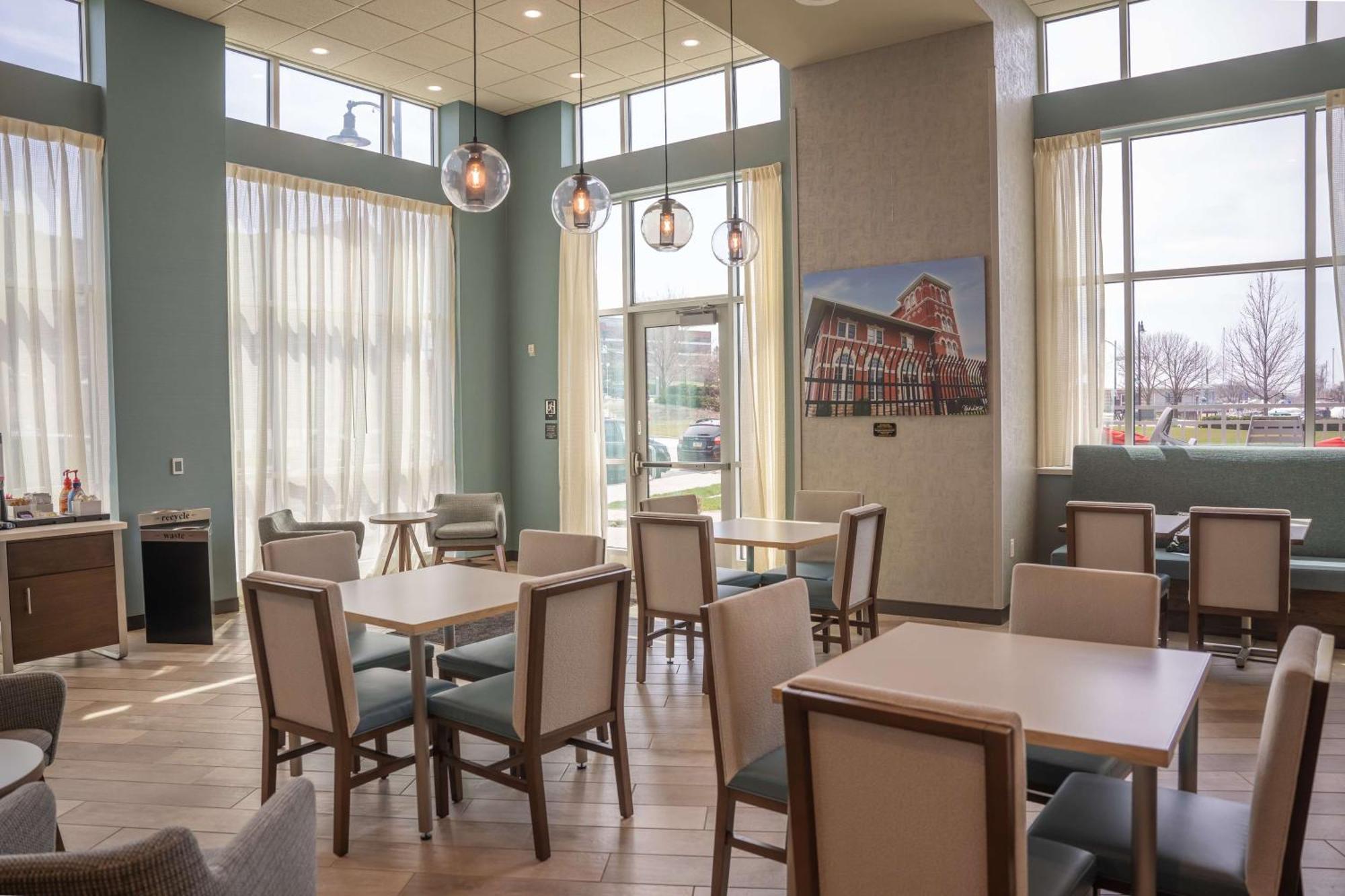 Hampton Inn & Suites Erie Bayfront Ngoại thất bức ảnh