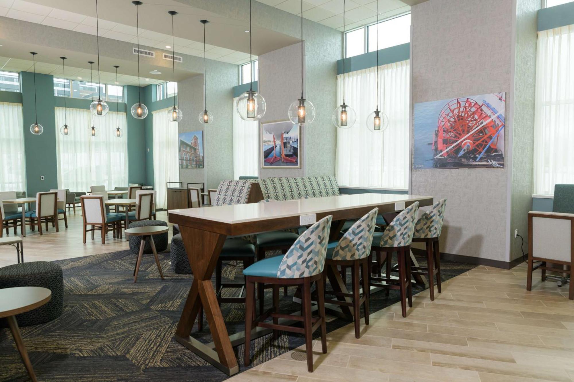 Hampton Inn & Suites Erie Bayfront Ngoại thất bức ảnh